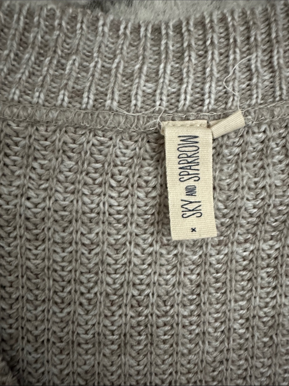 Sky and Sparrow Gray Cropped V-Neck Button Cardigan - Picture 2 of 3